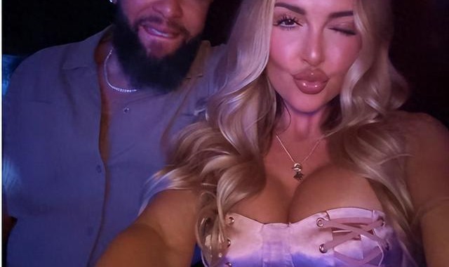 开云APP-德隆带娇妻度假，42岁从拳坛退役，不工作也不缺钱花，二婚娶超模|德隆·威廉姆斯|克里斯·保罗|控卫|NBA|nba_新浪体育_新浪新闻